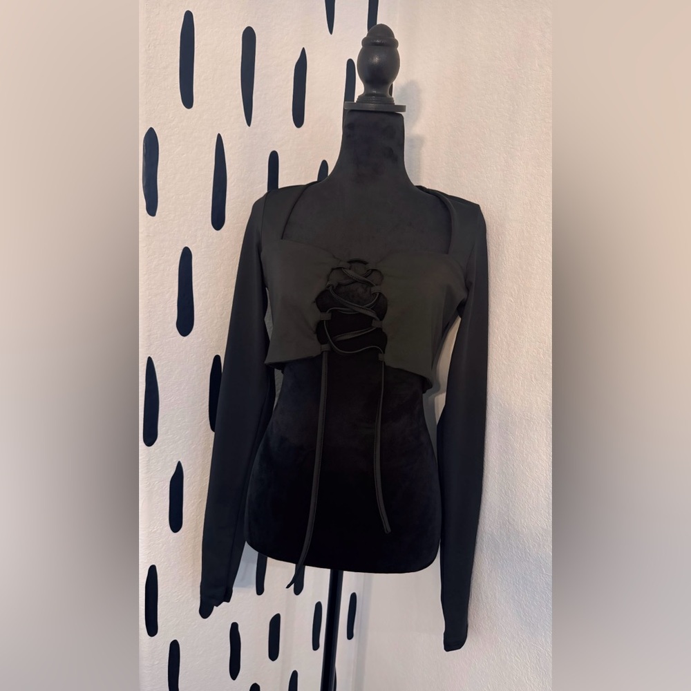 NWOT - Piece Lace-Up Crop Top & Ruched Leggings Set – Black, Sexy Fit - Picture 4 of 7